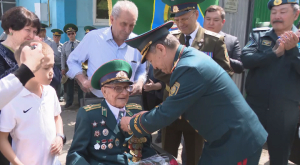 100-летнего ветерана ВОВ чествовали в Алматы