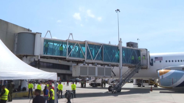 Очередная группа депортированных из США мигрантов прибыла в Венесуэлу