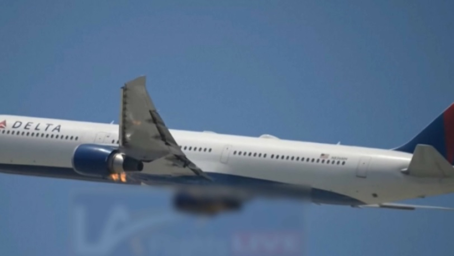 Двигатель пассажирского Boeing загорелся после взлета в США