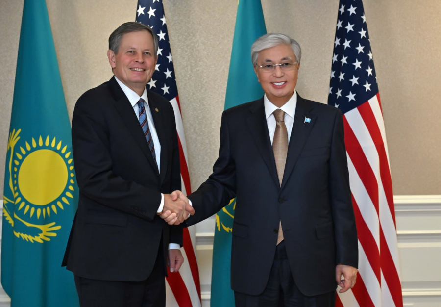 Президент принял американского сенатора Стива Дэйнса