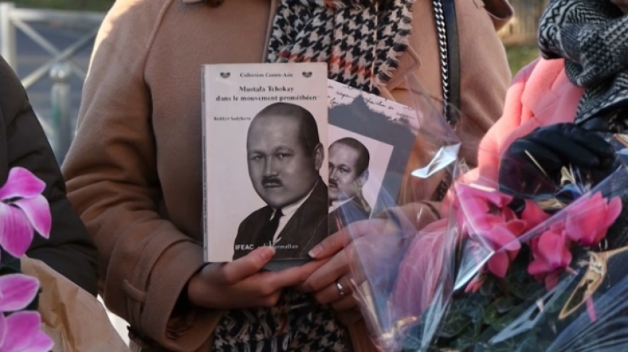 Казахстанцы во Франции почтили память Мустафы Шокая