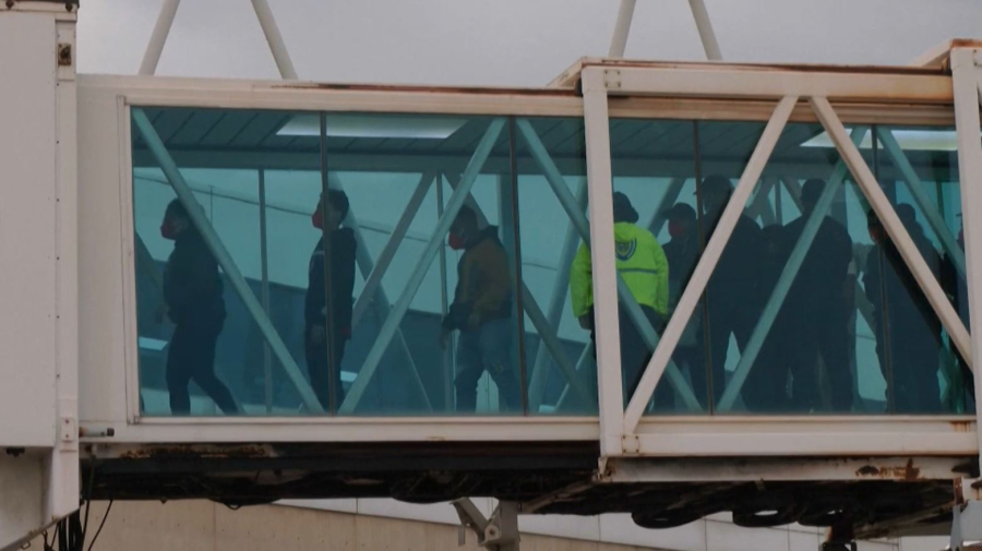 Очередная группа депортированных из США мигрантов прибыла в Венесуэлу