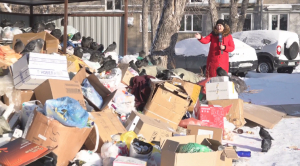 На заваленные мусором дворы жалуются жители Петропавловска