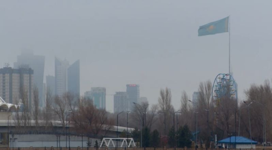 Штормовое предупреждение объявили на большей части Казахстана