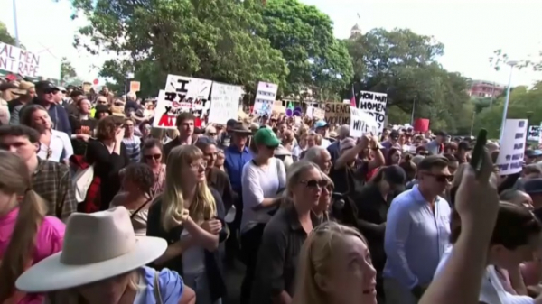 Австралийцы вышли на митинги в нескольких городах
