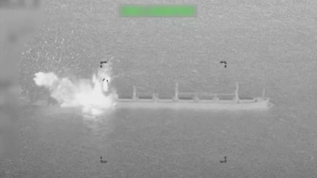 США вывели из строя судно в Оманском заливе
