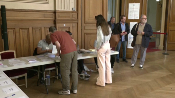 Во Франции проходит первый тур парламентских выборов