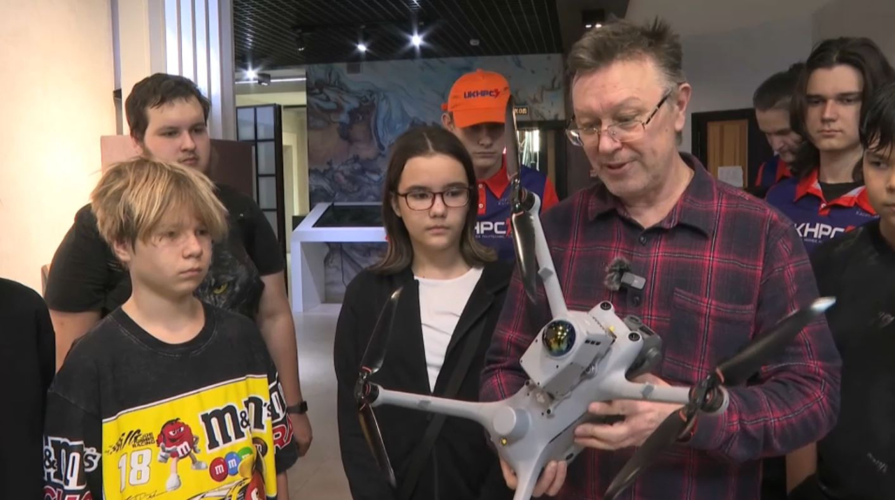 Школьники ВКО осваивает управление дронами