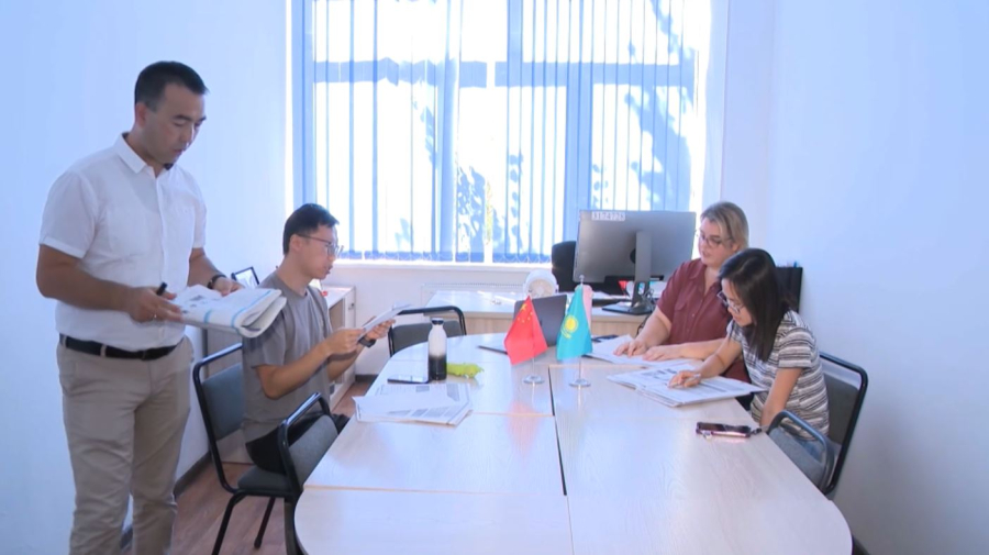 Иностранцы изучают казахский язык