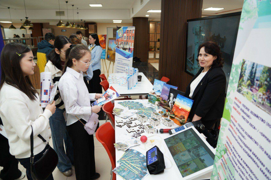 Почти 8 тысяч специалистов по профориентации появятся в школах страны