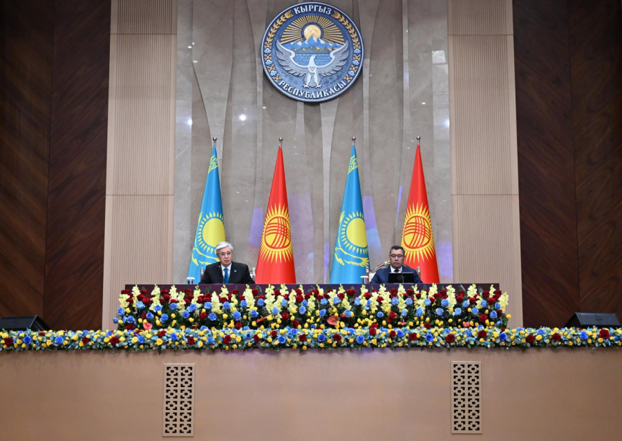 Қасым-Жомарт Тоқаев пен Садыр Жапаров баспасөз брифингін өткізді