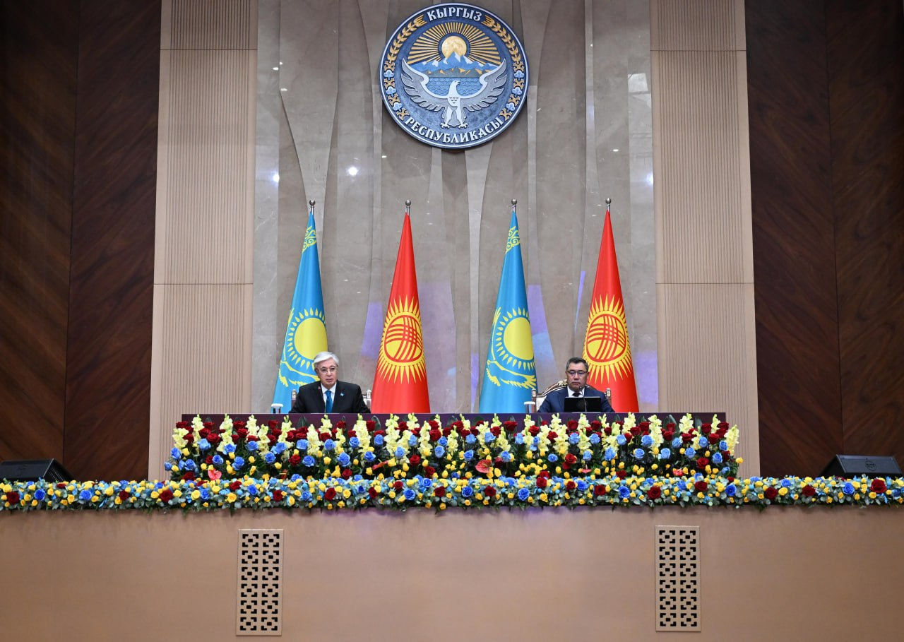 Қасым-Жомарт Тоқаев пен Садыр Жапаров баспасөз брифингін өткізді