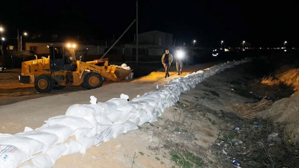 Жителей Кульсары эвакуируют на поездах