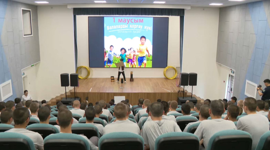 Алматыда колониядағы жасөспірімдер цирк тамашалады 