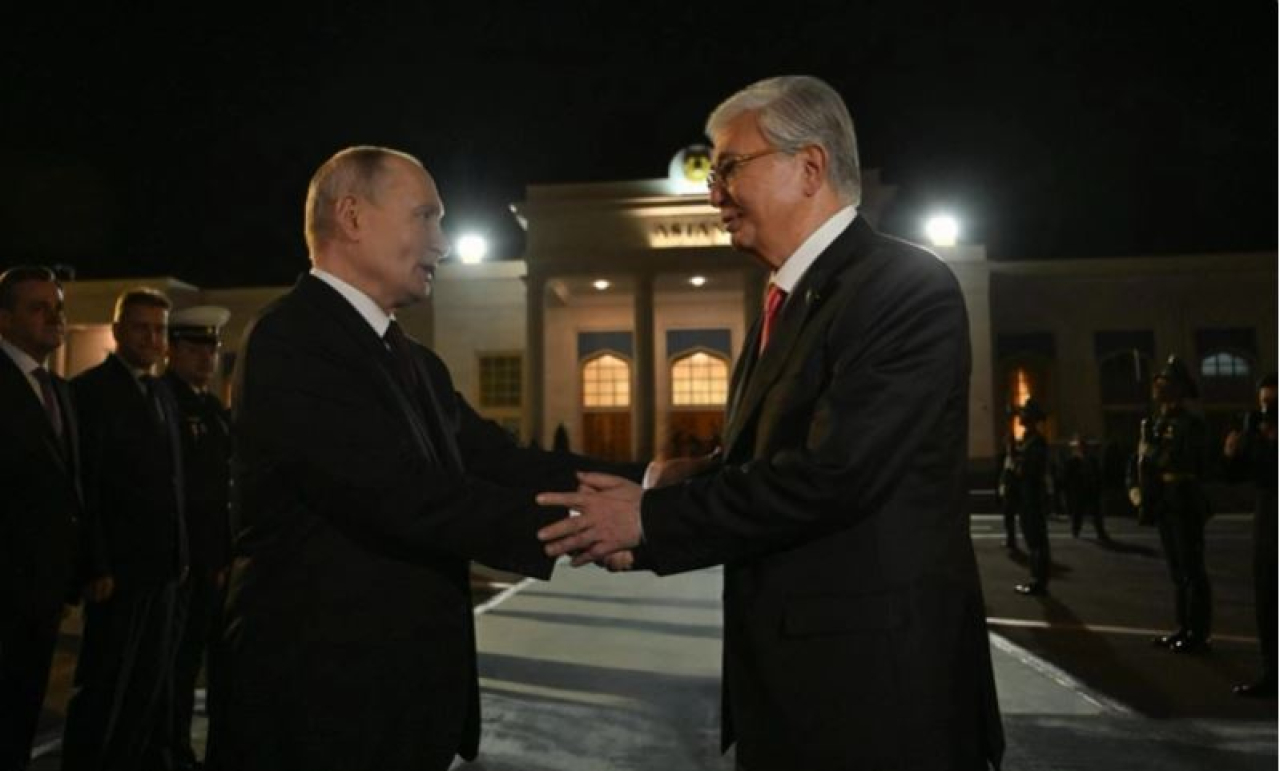 Қ. Тоқаев В. Путинді елорда әуежайынан шығарып салды