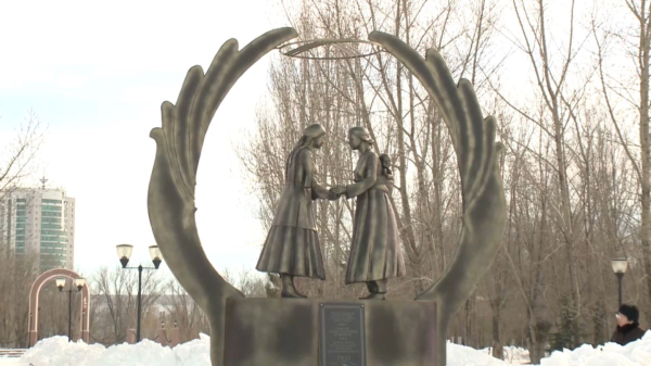 Кәрістер Ақтөбеде стелла орнатты