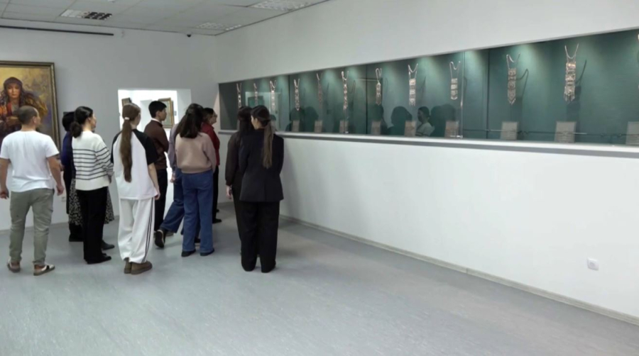 Атырауский музей искусств пополнился уникальными национальными украшениями