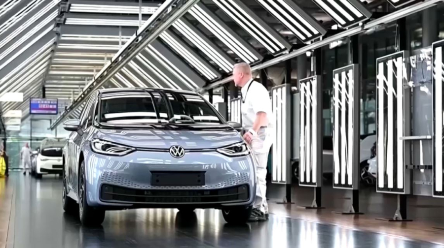 СМИ: Volkswagen сократит 100 тысяч сотрудников