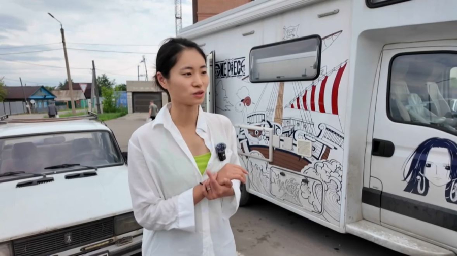 Қытайлық отбасы көлікпен әлемді шарлауға шықты