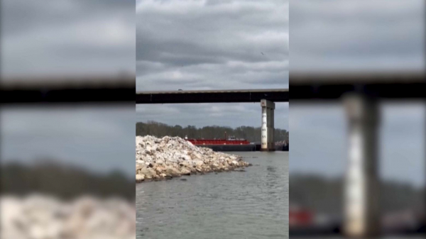 АҚШ-та тағы бір кеме көпірге соғылды