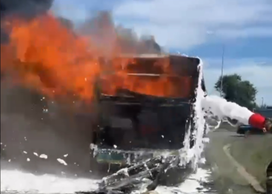 Автобус загорелся в Усть-Каменогорске