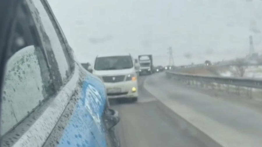 Казахстанцев просят быть особенно осторожными на дорогах