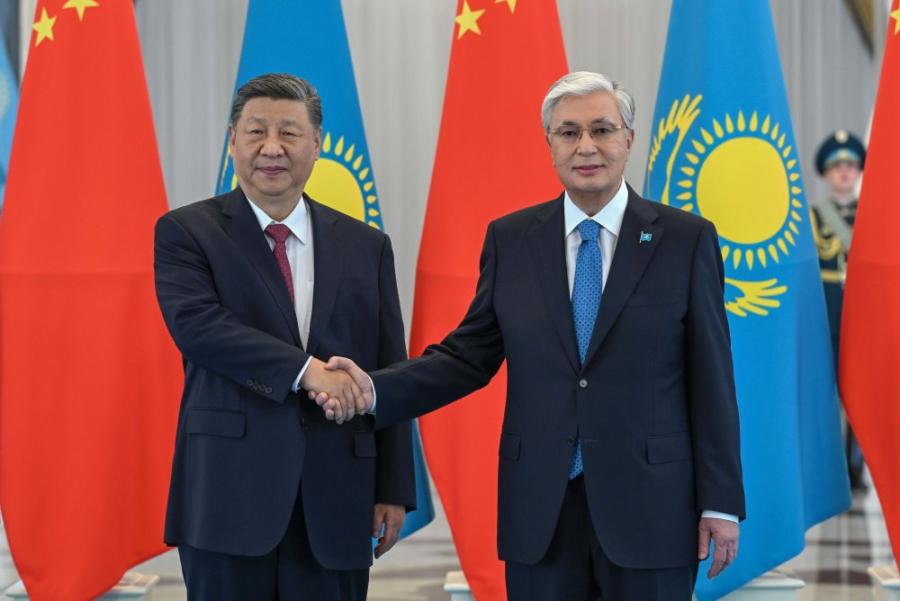 Глава государства провел переговоры с Председателем КНР