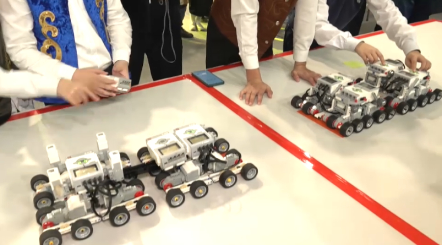 Роботы играют в асык ату в Уральске