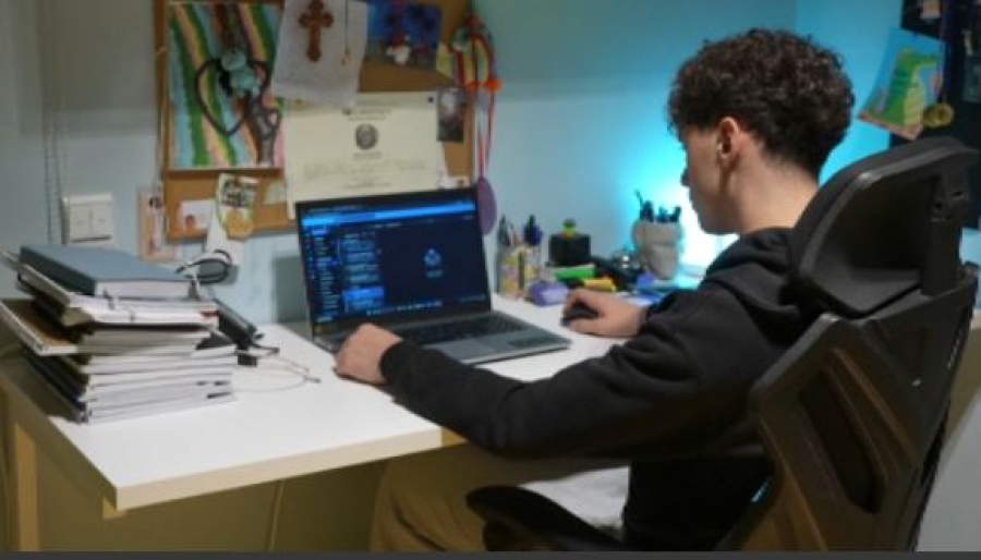 Грекия балаларға әлеуметтік желіні шектейді