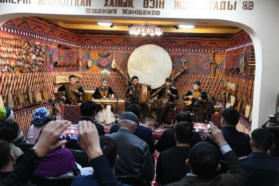 Лучших работников коммунальных служб наградили в Астане