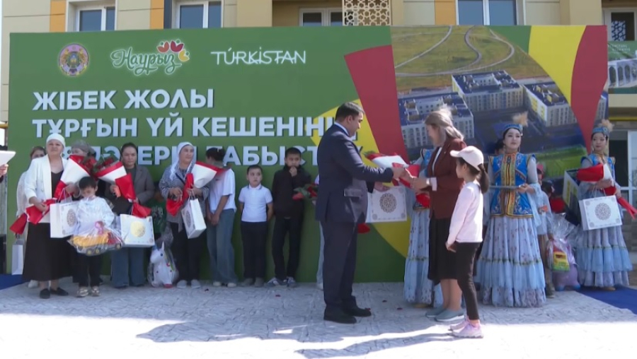 348 семей получили ключи от квартир в Туркестане