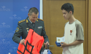 Подростка из Петропавловска наградили за помощь утопающему
