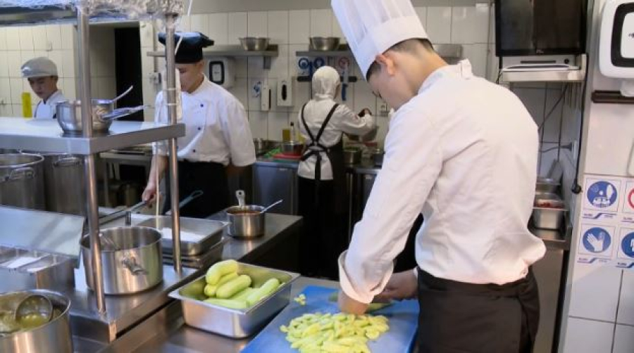 Молодёжь осваивает ресторанный бизнес в Алматы