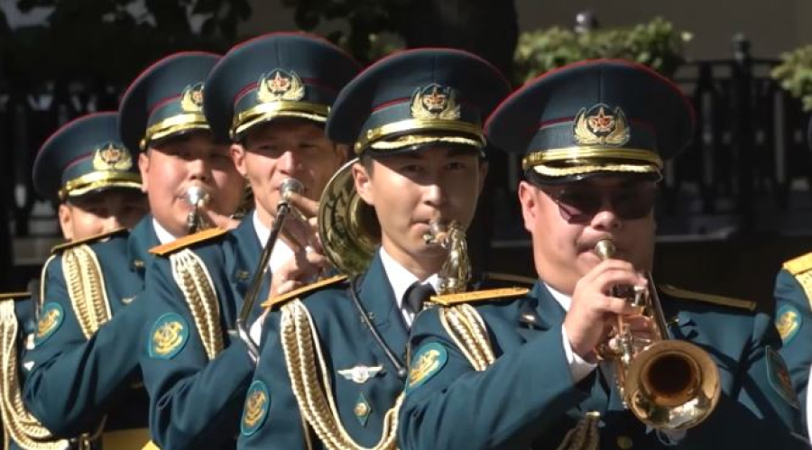 К 30-летию Конституции казахские мелодии зазвучали в Москве