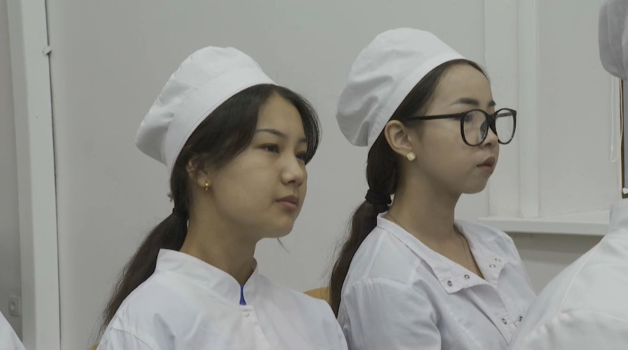 Мастер-класс для будущих медсестёр прошёл в столичном колледже