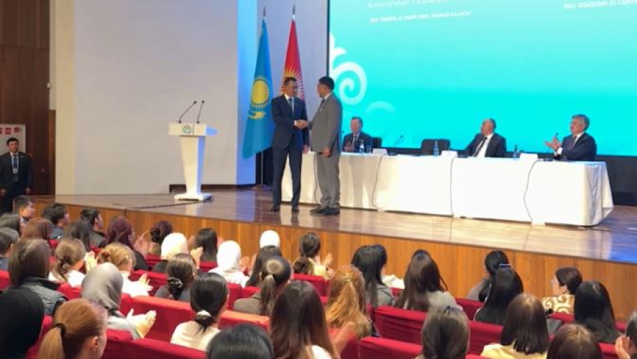 Кыргызско-казахский форум интеллигенции прошёл в Бишкеке