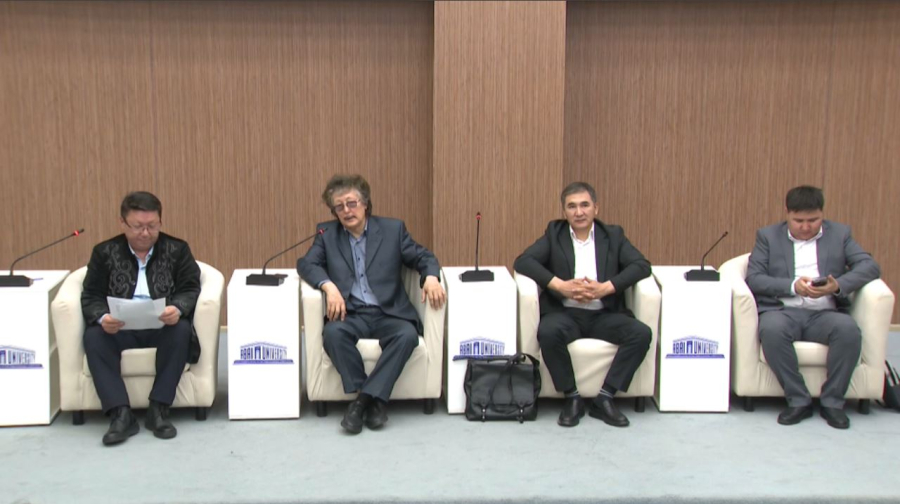 Алматылық студенттер қаламгер Есболат Айдабосынмен кездесті