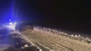 70 автомобилей оказались в снежном плену в области Абай
