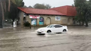 Проливные дожди обрушились на Калифорнию