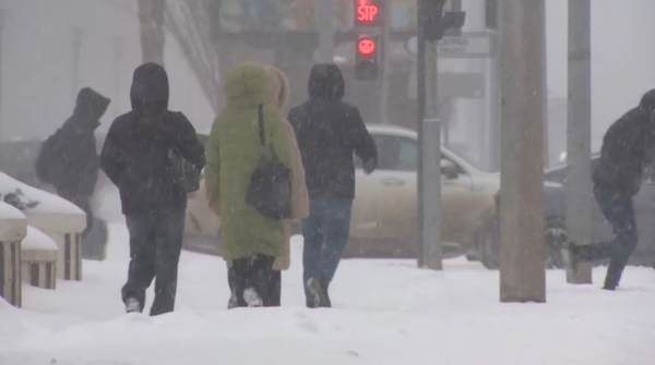 Метель и снегопад накрыли столицу