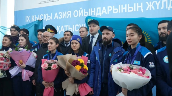 Казахстанские чемпионы Азии по шорт-треку вернулись домой