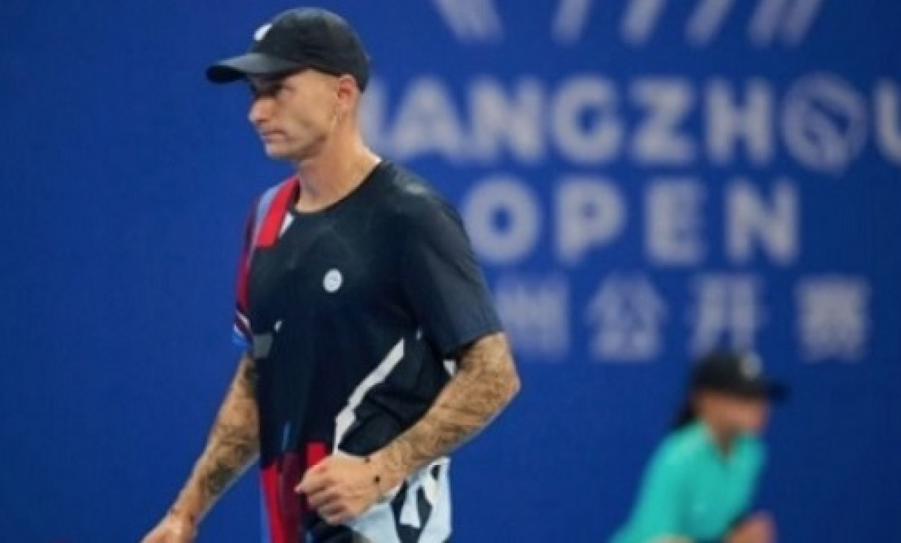 Казахстанский теннисист не смог выйти в полуфинал турнира в КНР