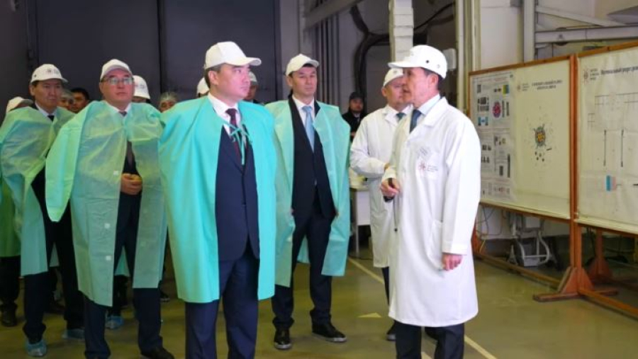 Бектенов посетил «Институт ядерной физики» в Алматы