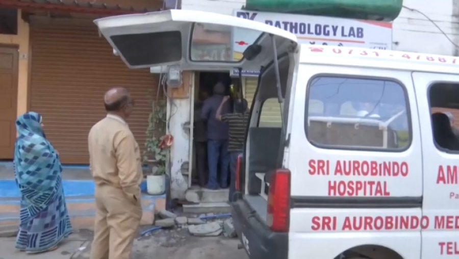 13 человек насмерть отравились водой в Индии