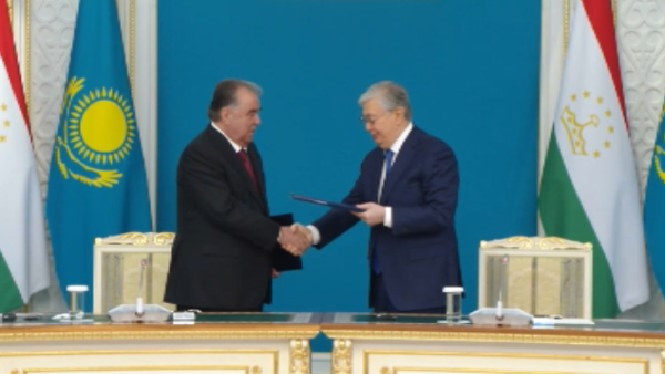 Президент Таджикистана посетит Казахстан с рабочим визитом