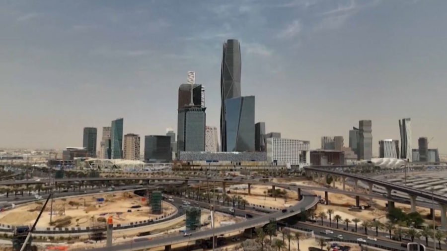 Начало священного месяца в мире