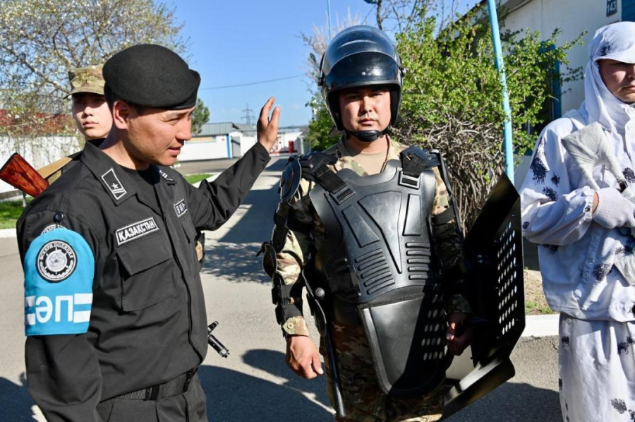Военнослужащие военной полиции Вооруженных сил отмечают профессиональный праздник