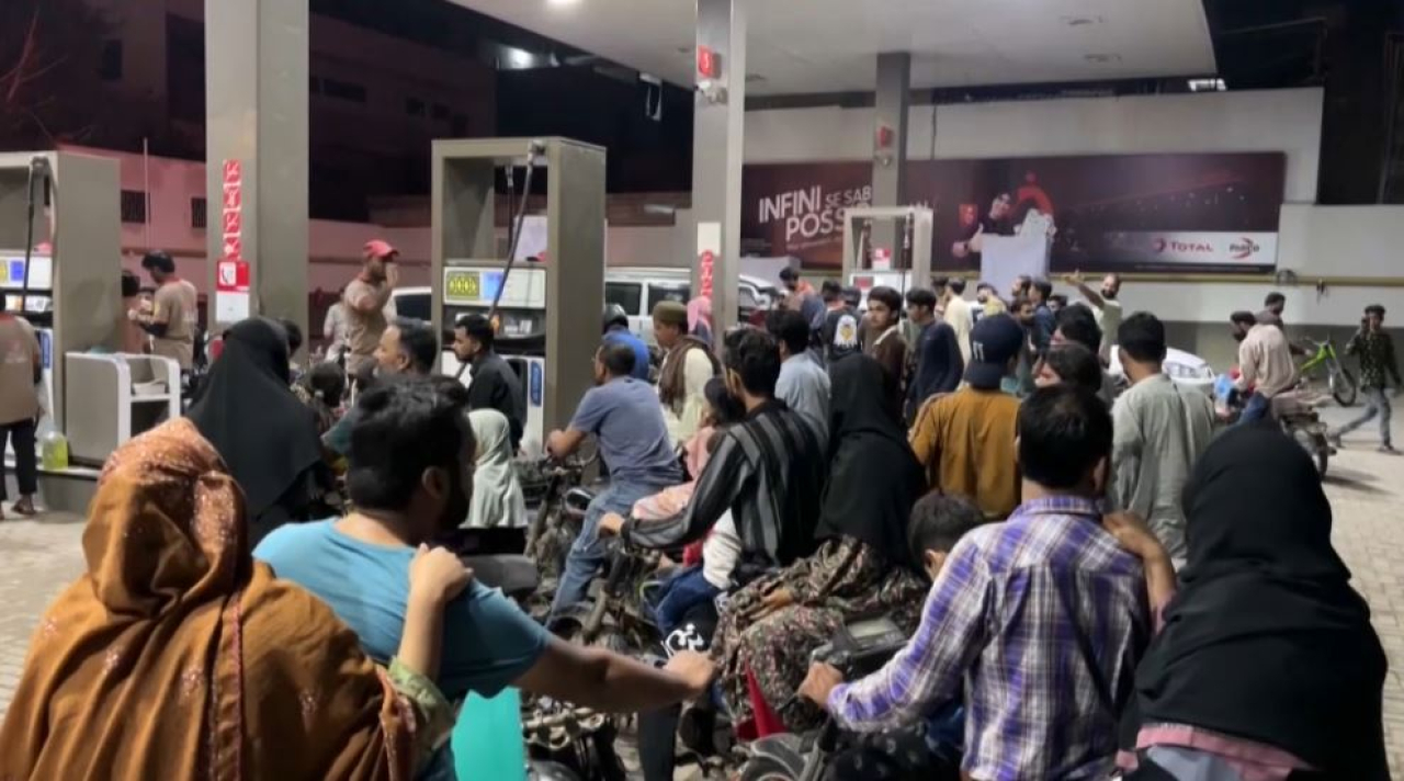 Цены на ГСМ продолжают расти в Пакистане