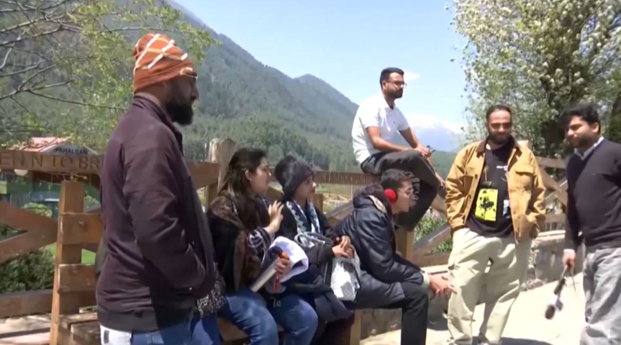 Кашмирге туристер оралып жатыр