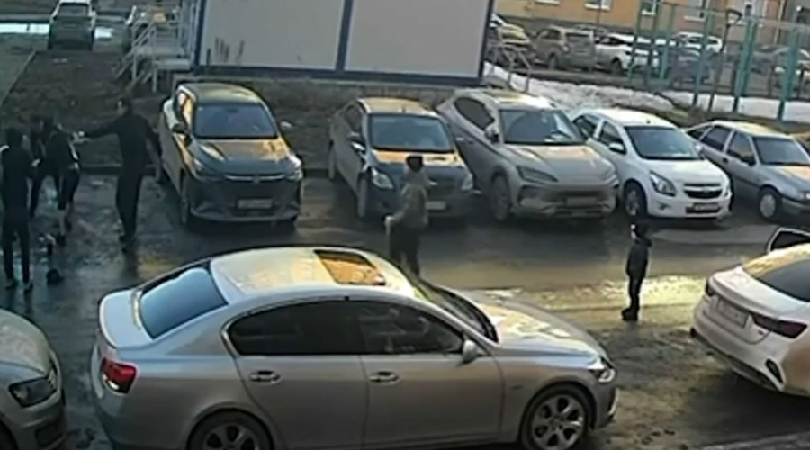 Қостанайда полиция қызметкері соққыға жығылды